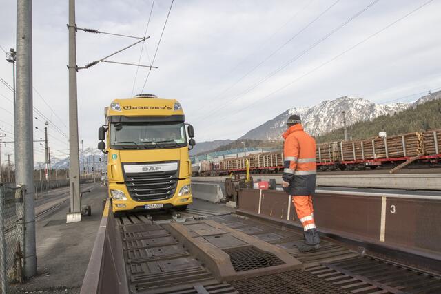 Der größte Anteil der Lkw-Beförderung findet immer noch auf der Achse Wörgl - Brenner und retour statt.