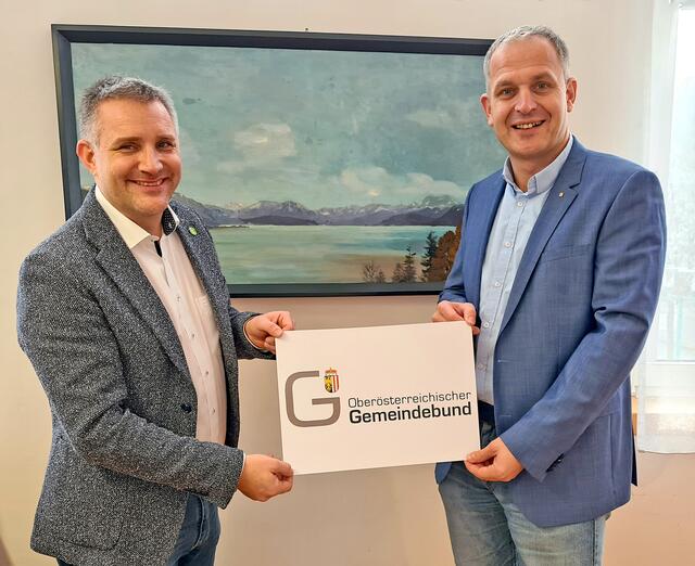 Gerald Egger (l.) als Stellvertreter und Christian Mader als Obmann des Gemeindebundes vertreten die Bürgermeister des Bezirkes Vöcklabruck