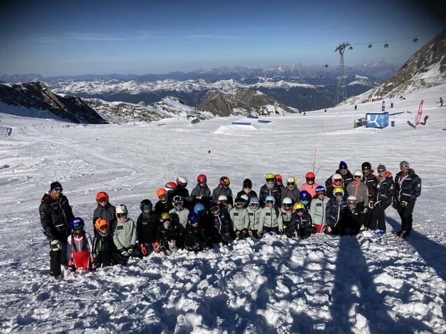 Für die Schülerinnen und Schüler der Skimittelschule Bad Gastein ist das Training dank des Spitzensport-Erlasses derzeit möglich.  | Foto: SMS Bad Gastein