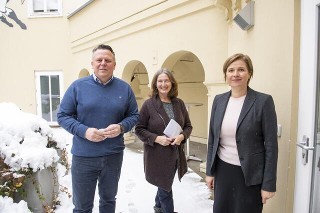 Mit der Erhöhung des Energiekostenzuschusses will die Grazer Rathauskoalition unter Michael Ehmann (SPÖ), Elke Kahr (KPÖ) und Judith Schwentner (Grüne) (v.l.) die Bekämpfung der Energiearmut angehen.