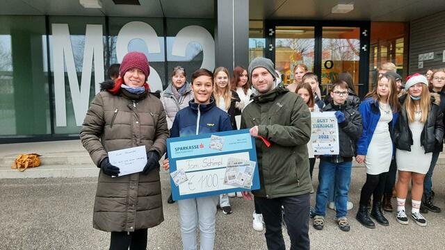 Das Team der Musikmittelschule Schwanenstadt konnte 1.100 Euro für den guten Zweck sammeln.