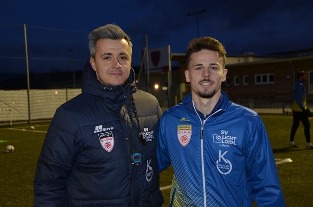 Trainer Philipp Semlic (li) mit seinem neuen Mittelfeldmann Christoph Halper