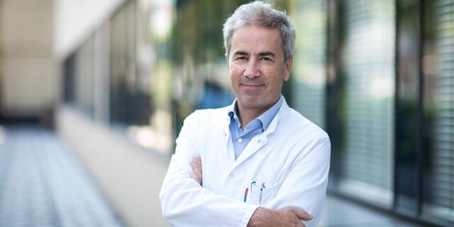Direktor der Uni-Klinik für Innere Medizin, Günter Weiss, spricht im APA-Interview von der Omikron-Durchseuchung.