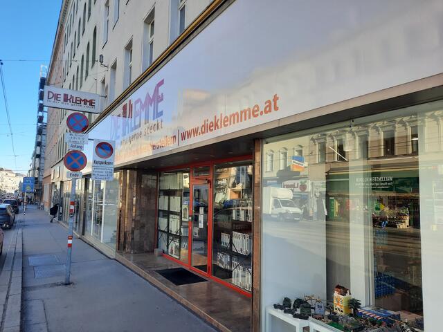 In dieser Klemme steckt man gerne - das beteuert auch der Slogan des Geschäfts.  | Foto: Niklas Varga