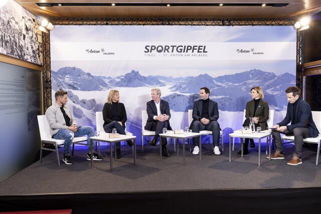 Die Produktion des Live TV-Talk im Rahmen des 4. Sportgipfel Tirol - St. Anton am Arlberg im WellCom Center St. Anton am Arlberg.