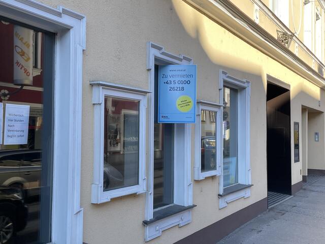 In Top-Lage gibt es dieses große Geschäftslokal zu mieten.