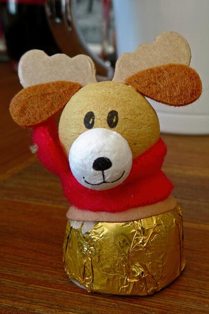 Nein, das ist kein Rentier, das ist ein verkleideter Bär