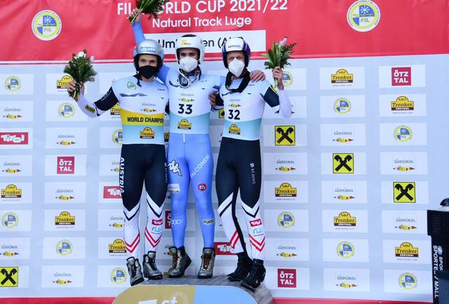Das Herren-Podest beim zweiten Weltcup in Umhausen, von links: Thomas Kammerlander (2.), Alex Gruber (1.), Michael Scheikl (3.). | Foto: ÖRV/Miriam Jennewein