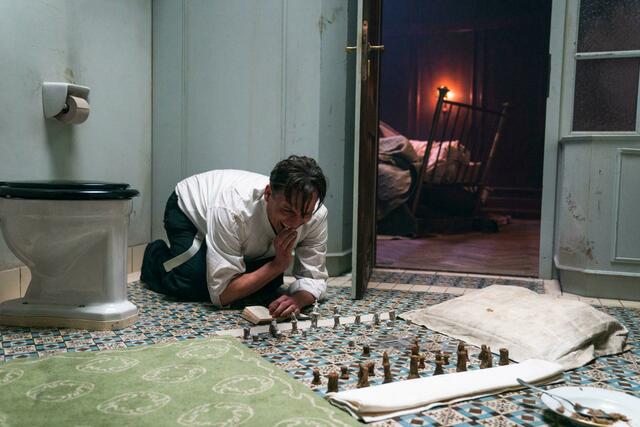 Schach gibt dem verzweifelten Anwalt Bartok Halt. | Foto: Constantin