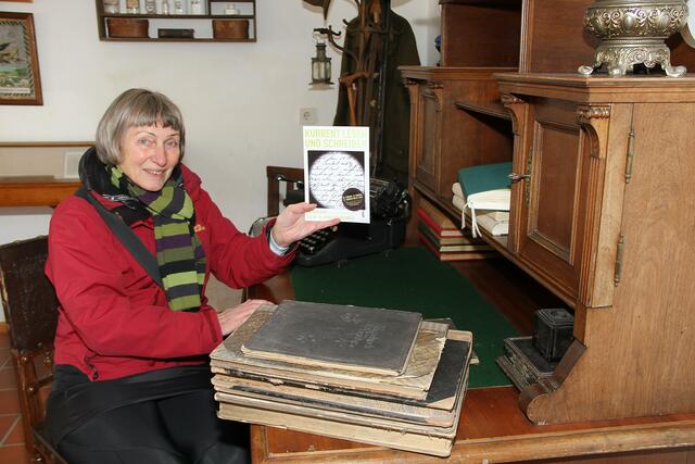 Beate Kirchengast: Mit Hilfe des Workshops sollen Schätze aus alten Schriftdokumenten gehoben werden. | Foto: Josef Fürbass