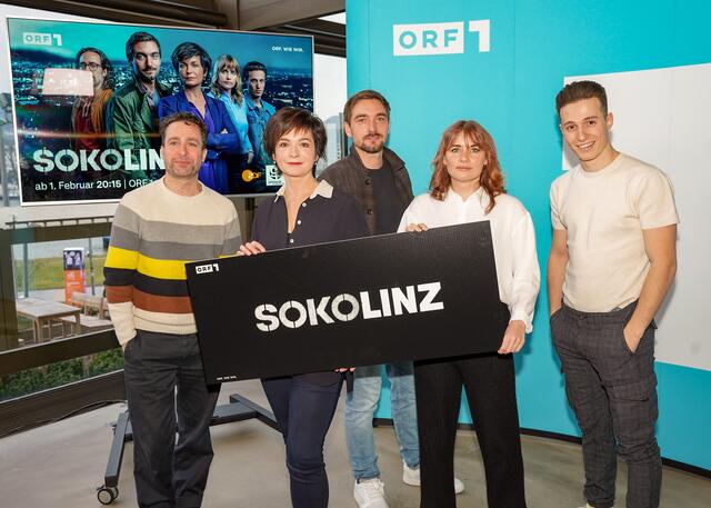 Noch vor Serienstart am 1. Februar ist fix, dass das Ermittler-Team 2022 für eine zweite Staffel vor der Kamera stehen wird. | Foto: ORF/Roman Zach-Kiesling