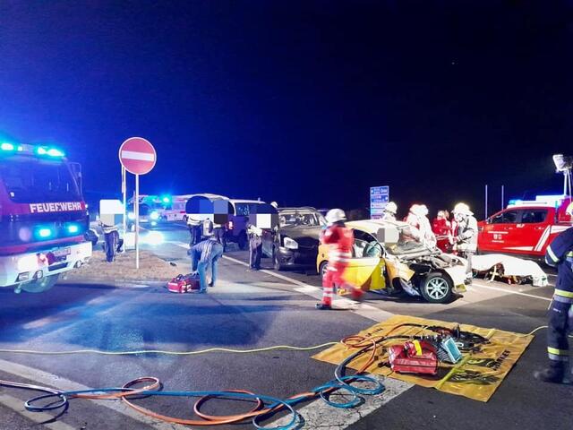 Bei dem Unfall in Gratkorn waren insgesamt vier Fahrzeuge beteiligt. | Foto: FF Friesach-Wörth
