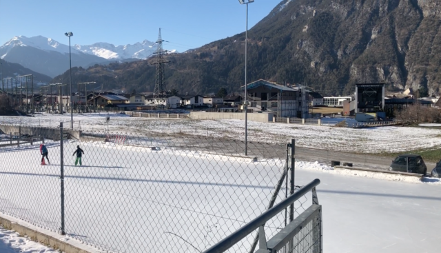 Eislaufplatz beim Riefengebäude in Zams. | Foto: Siegele