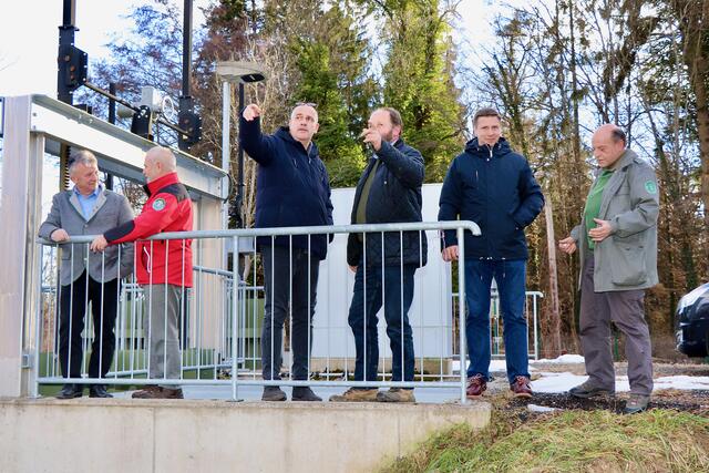 LAbg. Hubert Lang, Alfred Ertl, Gregor Löffler, Herbert Lebitsch, Jürgen Peindl und Johann Schwarz beim Lokalaugenschein. | Foto: Alfred Mayer