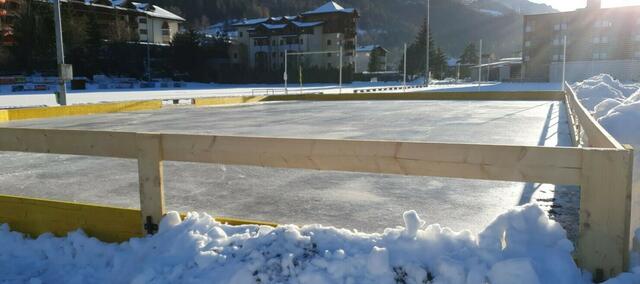 Eislaufplatz in Ried im Oberinntal beim H2O. | Foto: TVB Tiroler Oberland
