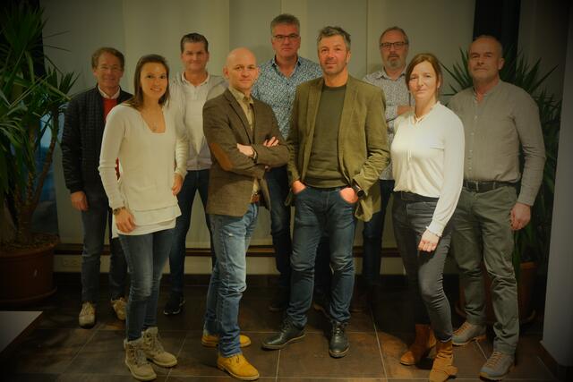 Die Gemeinschaftsliste um Bürgermeisterkandidat Franz Schneider (4.v.r.) will in Sillian den Bürgermeistersessel erobern. | Foto: Gemeinschaftsliste