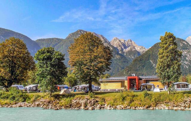 Der Zugang zur Saalach wurde 2021 erleichtert. (Das Bild entstand vor dieser Verbesserung.) | Foto: Camping Grubhof/Walter Schweinöster