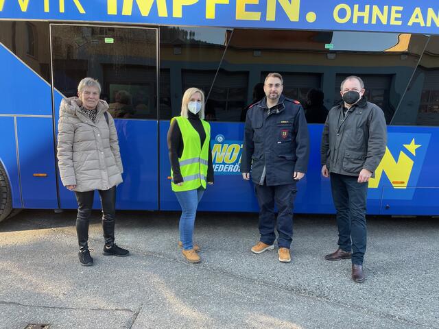Bürgermeisterin Claudia Bock, Koordinatorin Alexandra Pawaronschütz, Kommandant Florian Krebs und Vizebürgermeister Christian Trojer. | Foto: Marlene Trenker