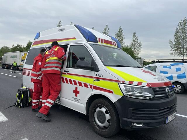 Die Fußgängerin wurde unbestimmten Grades verletzt und in das Pyhrn-Eisenwurzen Klinikum Steyr gebracht. | Foto: Team Fotokerschi.at/Kerschbaummayr ( SYMBOLFOTO)