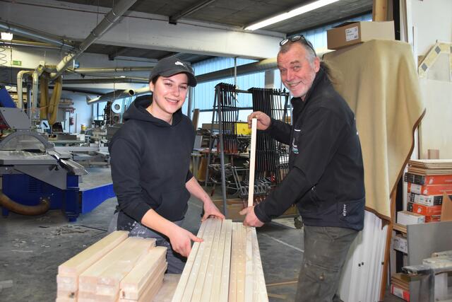 Gina und Chef Markus Kirchmair in der Werkstatt | Foto: Kainz