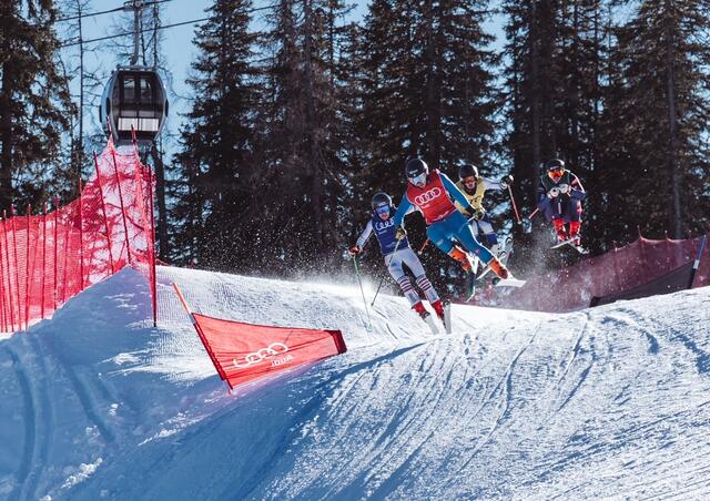Action vom Start bis ins Ziel: Bei den Skicross-Rennen sind spektakuläre Bilder garantiert. | Foto: Marcus Zechner