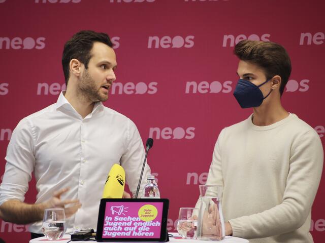 NEOS-Klubobmann Felix Eypeltauer und JUNOS-Landesvorsitzender Stefan Burgstaller (v. l.).  | Foto: NEOS OÖ