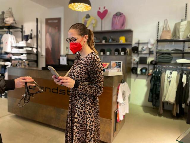 "Wir halten uns an alle Vorschriften, aber seit der verpflichtenden Kontrollen geht die Frequenz massiv zurück", so Chantal Hönlein. | Foto: Foto: RegionalMedien