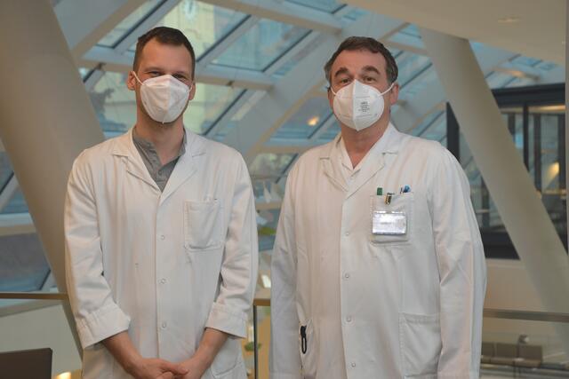 Konstantin Bergmeister und Klaus F. Schrögendorfer, Leiter der Klinischen Abteilung für Plastische, Ästhetische und Rekonstruktive Chirurgie | Foto: Universitätsklinikum St. Pölten 