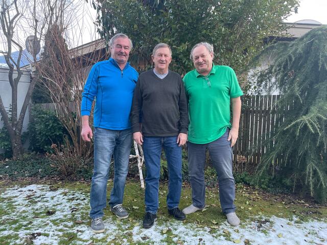 Der Vorstand des Rodelvereins Absam: Peter Linger (Sportlicher Leiter), Hubert Würtenberger (Obmann) und Robert Thiem (Schriftführer) blicken gemeinsam auf die erfolgreichen Jahre des Vereins zurück. | Foto: Kendlbacher