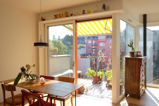 Ein ausgeklügeltes Geothermie-System sorgt dafür, dass die Wohnungen im Sommer kühl und im Winter warm bleiben.  | Foto: Lisi Zeininger