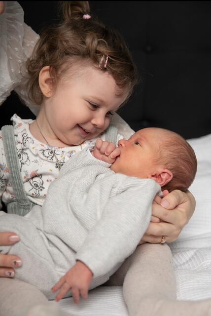 Raphael Lovro
Geburt: 4. Dezember 2021
43 cm, 3.630 g
Elisabeth und Tadej Kelemina aus St. Nikolai ob Draßling (Schwester Leonie Josephine) | Foto: Fotoatelier Pölzl