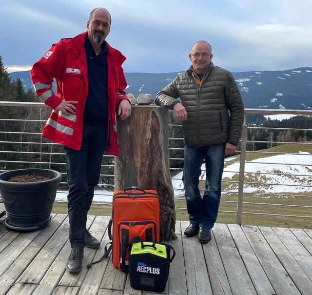 First Responder Martin Kriebernegg und Rupert Narnhofer, der sich nach den Herz-Kreislauf-Stillstand wieder auf künftige Wanderungen im Wanderdorf Soboth freut. | Foto: Susanne Veronik