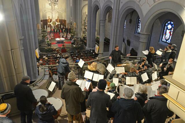 Chor und Orchester bei der Krönungsmesse | Foto: Stefan Dietrich