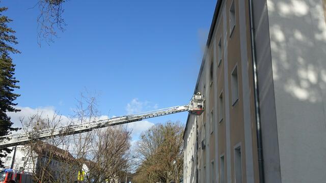 In der Ramsauerstraße kam es zu einem Zimmerbrand. | Foto: Berufsfeuerwehr Linz