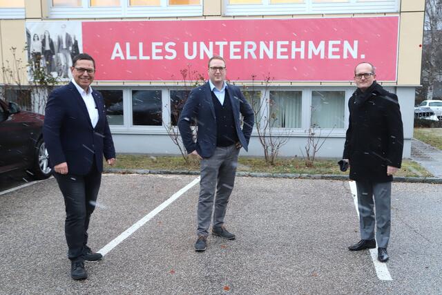 Von links: WKO-Leiter Hans Moser, Obmann Tobias Luger und WKOÖ-Direktor Gerald Silberhumer. | Foto: Maringer
