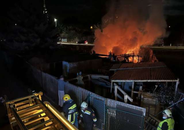Die Gartenhütte brannte vollständig nieder. | Foto: FF Großweikersdorf