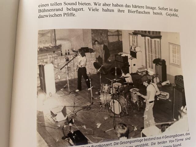 Ein Bild aus dem Buch der Gruppe "In Tyrannnos" mit Erwin Wabnegger (l.), Emmy Krienzer und Heinz Pölzl | Foto: Rainer Kuen