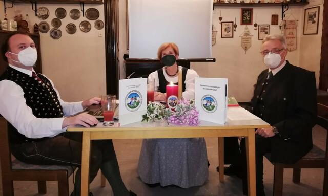 Mit Maske und im kleinen Kreis ging die Jahreshauptversammlung des Trachtenvereines Floninger heuer über die Bühne. | Foto: TV Floninger