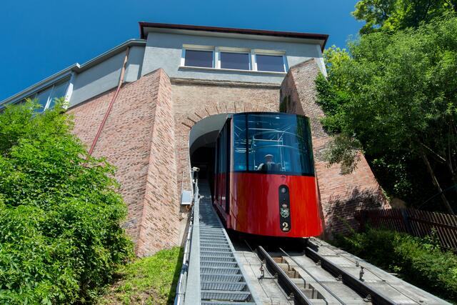Die Schloßbergbahn muss saniert werden und ist deshalb bis Mitte Juni gesperrt.  | Foto: Graz Tourismus/Harry Schiffer