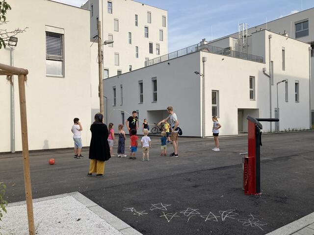 Auch Spiele für Kinder gibt es im Wilgarten, geleitet vom Nachbarschaftszentrum. | Foto: Caritas_STA