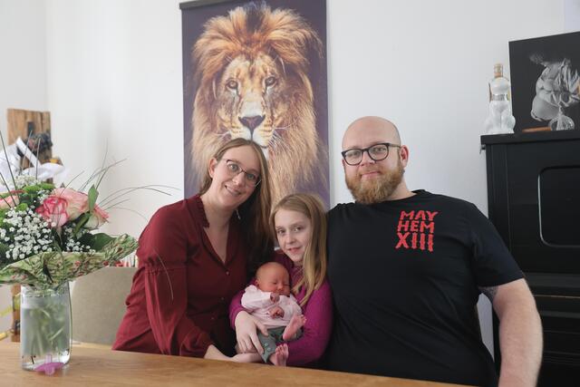 Die Familie freut sich über den Neuankömmling | Foto: Scharinger