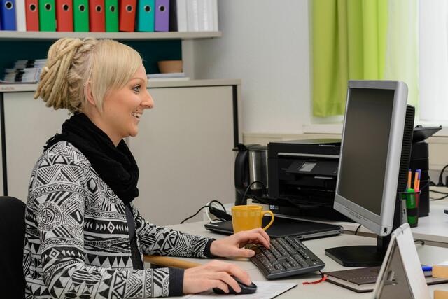 Ein wesentlicher Punkt für die Freude am Beruf ist das Betriebsklima - ob im Büro oder in der Werkstatt.  | Foto: Alfred Hofer