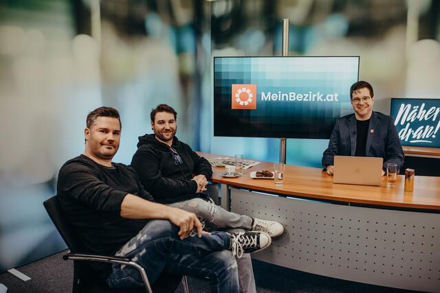 Edmund zu Gast im "Näher dran"-Studio: Markus Kadensky und Roman Messner mit RegionalMedien Niederösterreich Chefredakteur Christian Trinkl. | Foto: RegionalMedien Niederösterreich/Androsevic