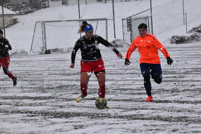 Fußball im Schnee gab es in Bad Tatzmannsdorf | Foto: Michael Strini
