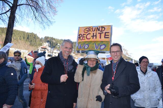 Johanna Tschabitscher, eingerahmt von Günter und Albin Brunner