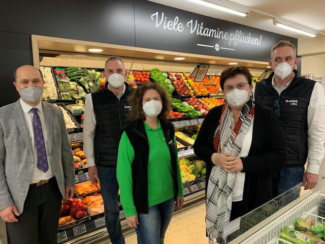 Bürgermeister Johannes Pressl, Manfred Seba, Alexandra Seba, Labg. Bgm. Michaela Hinterholzer und Gerhard Seba

 | Foto: Marktgemeinde Ardagger