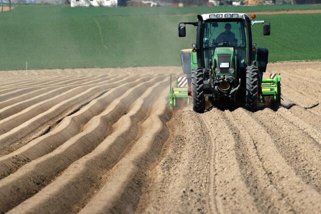 Täglich werden in Österreich etwa 16 Fußballfelder an Boden verbraucht.  | Foto: panthermedia.net/tempic