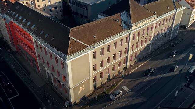 Vom Gymnasium (Bild) wird eine Brücke zur Kärntner-Volksschule geschlagen. | Foto: KK