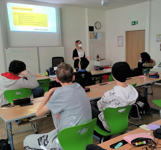 Die Schüler der Polytechnischen Schule Hartberg lernten im Rahmen des Internet-Workshops wahr und falsch zu unterscheiden. | Foto: KK