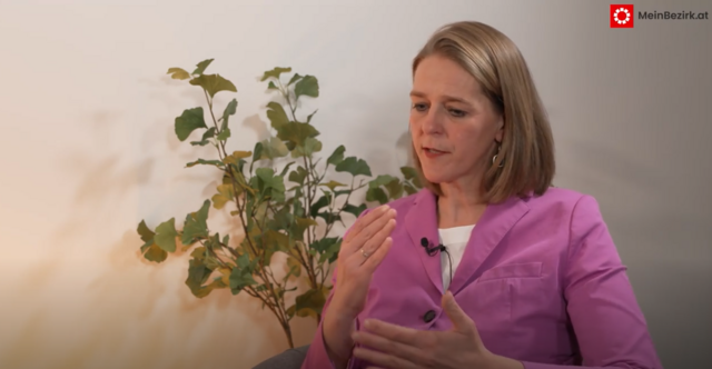 Andrea Klambauer: "Dass man seiner Meinung über Demonstrieren Ausdruck verleiht, ist ein legitimes Mittel. Eine Grenze ist für mich aber, wenn die Demos direkt vor einem Krankenhaus abgehalten werden."  | Foto: RegionalMedien Salzburg 